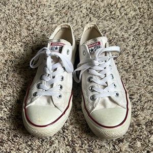 White Converse. Womens 9.